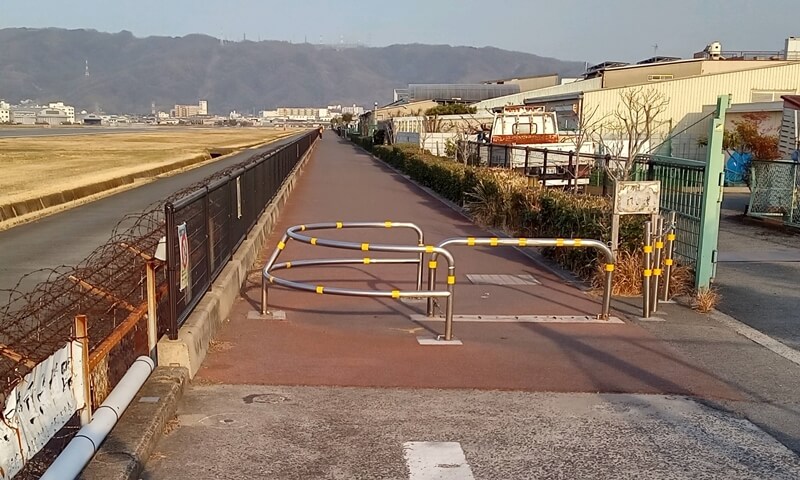 八尾空港南遊歩道の入口