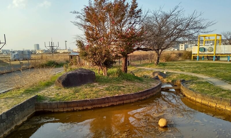 西弓削公園の池